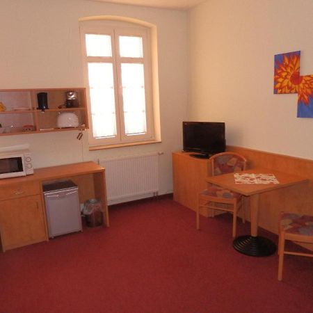 Pension Am Findling Potsdam Extérieur photo