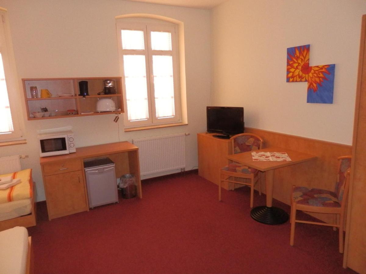 Pension Am Findling Potsdam Extérieur photo