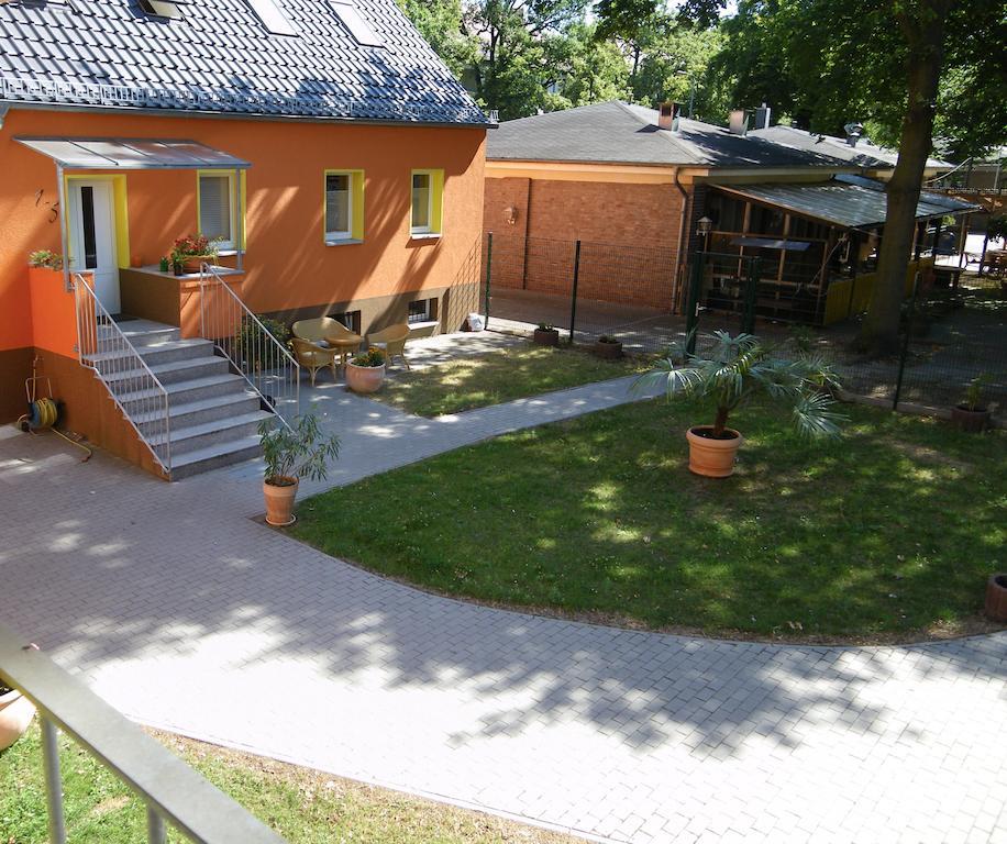 Pension Am Findling Potsdam Extérieur photo